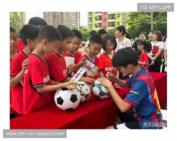 球员参与青少年激励计划为未来足球人才提供榜样力量（148 ）